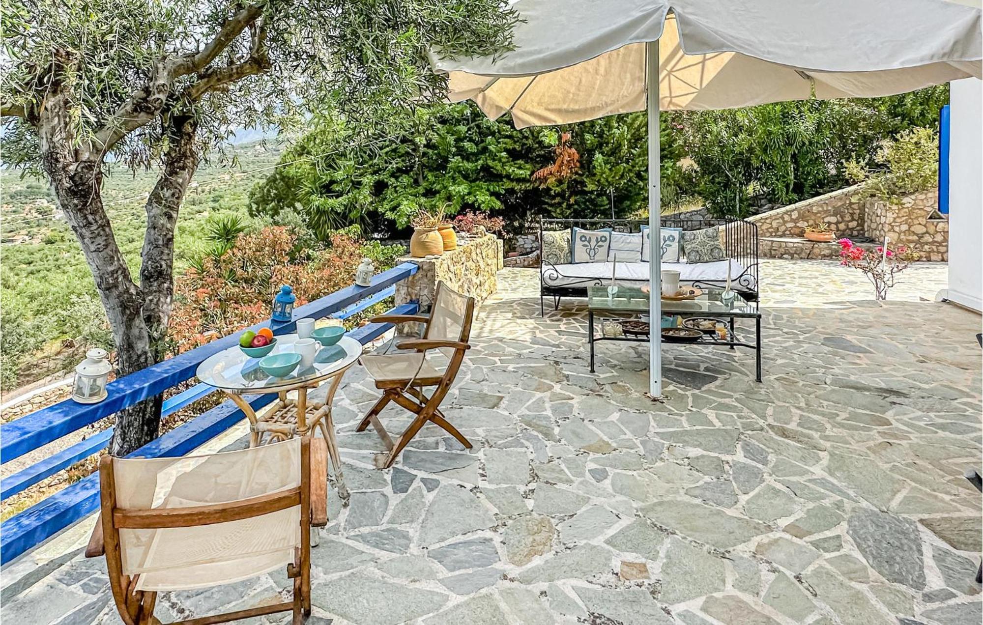 2 Bedroom Lovely Home In Kalamata Exterior photo
